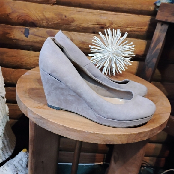 Apt 9 Womens Taupe Beige Faux Suede Wedge - Picture 3 of 7